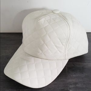 🌷quilted, faux leather off white hat
